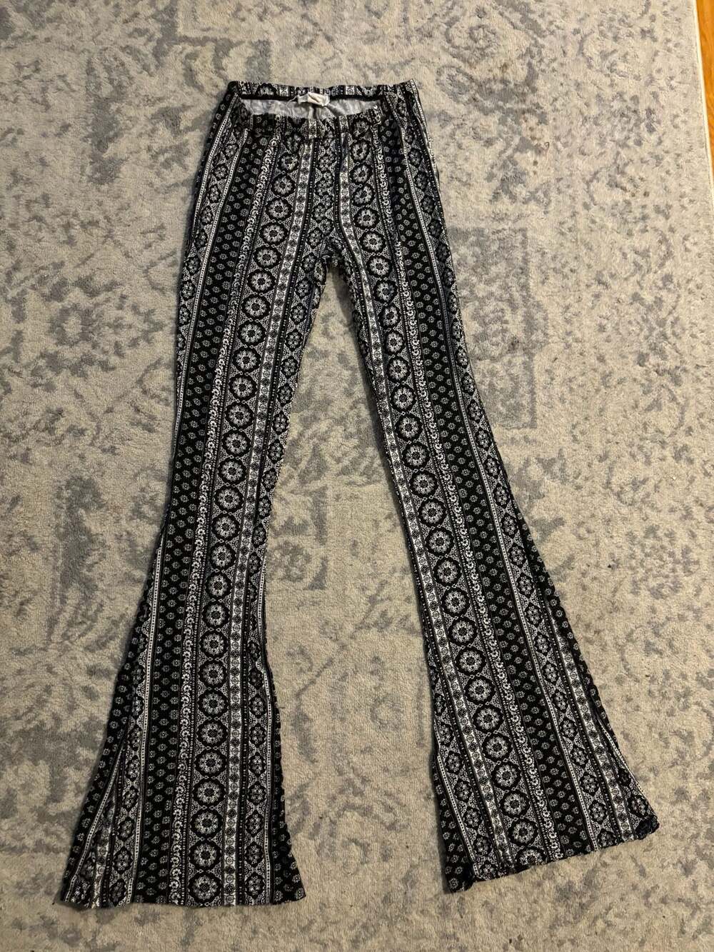 Sky & Sparrow Black and White Patterned Flare Leg Pants
